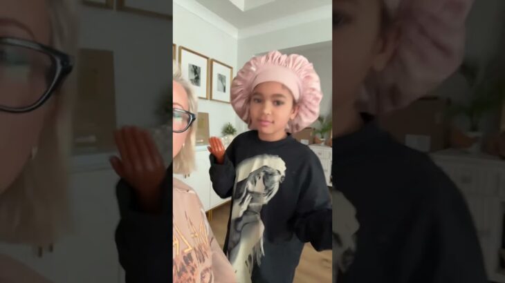 Mom and daughter matching mini hands 😂 #funny #scarlettandtiania #shorts