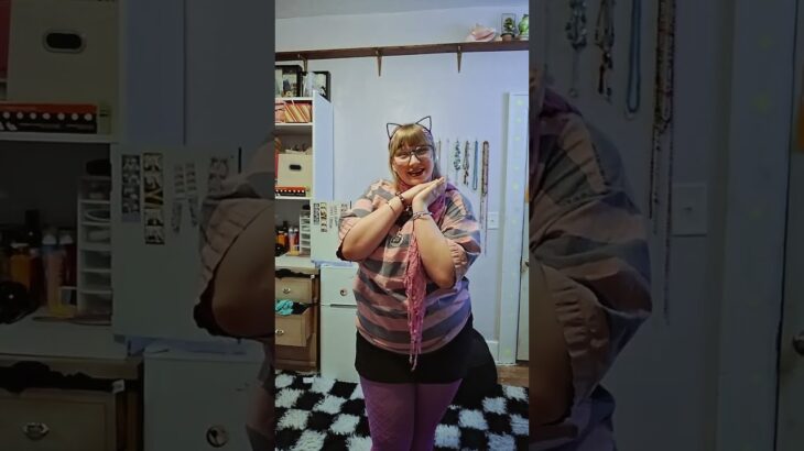 HOLY PEAK. I LOVE alice in wonderland! #peak #fashion #whimsy #ootd